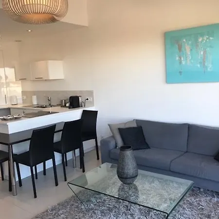 Le Château Leenhardt * Le Grau-du-Roi